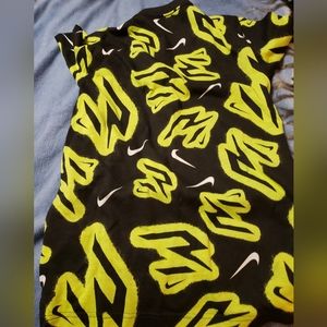 Boys Nike t-shirt.   Yellow and black, sz large.